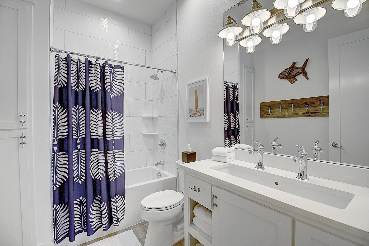 Bunk Room Bathroom, 1st Floor