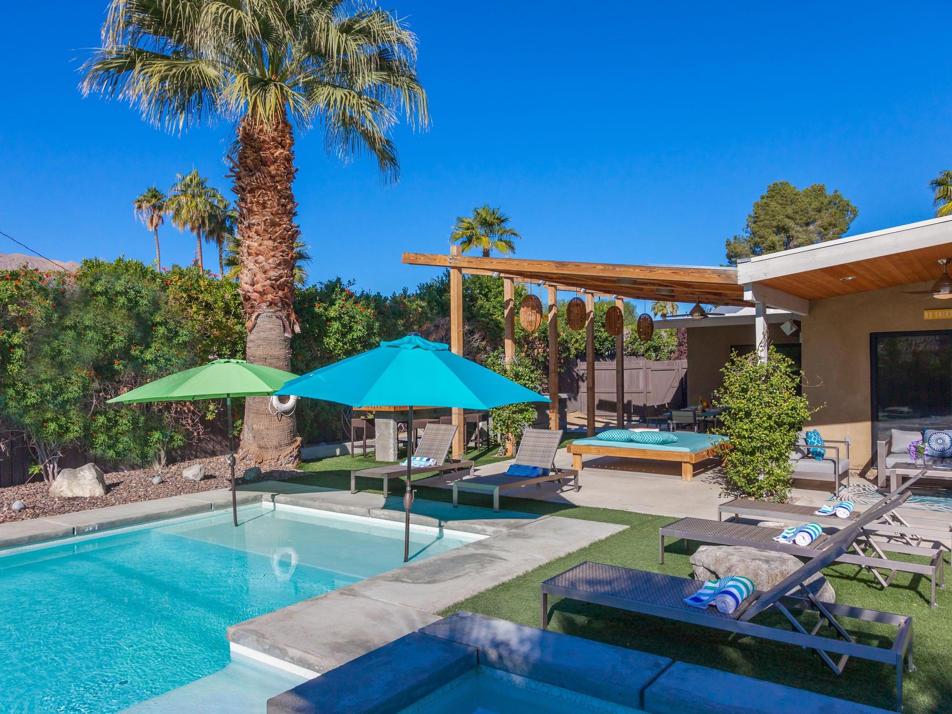 Endless Palm Springs sunshine