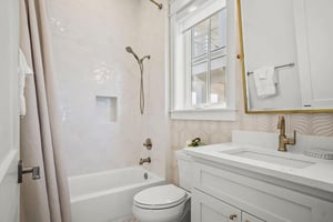 Primary King Bathroom, 1st Floor