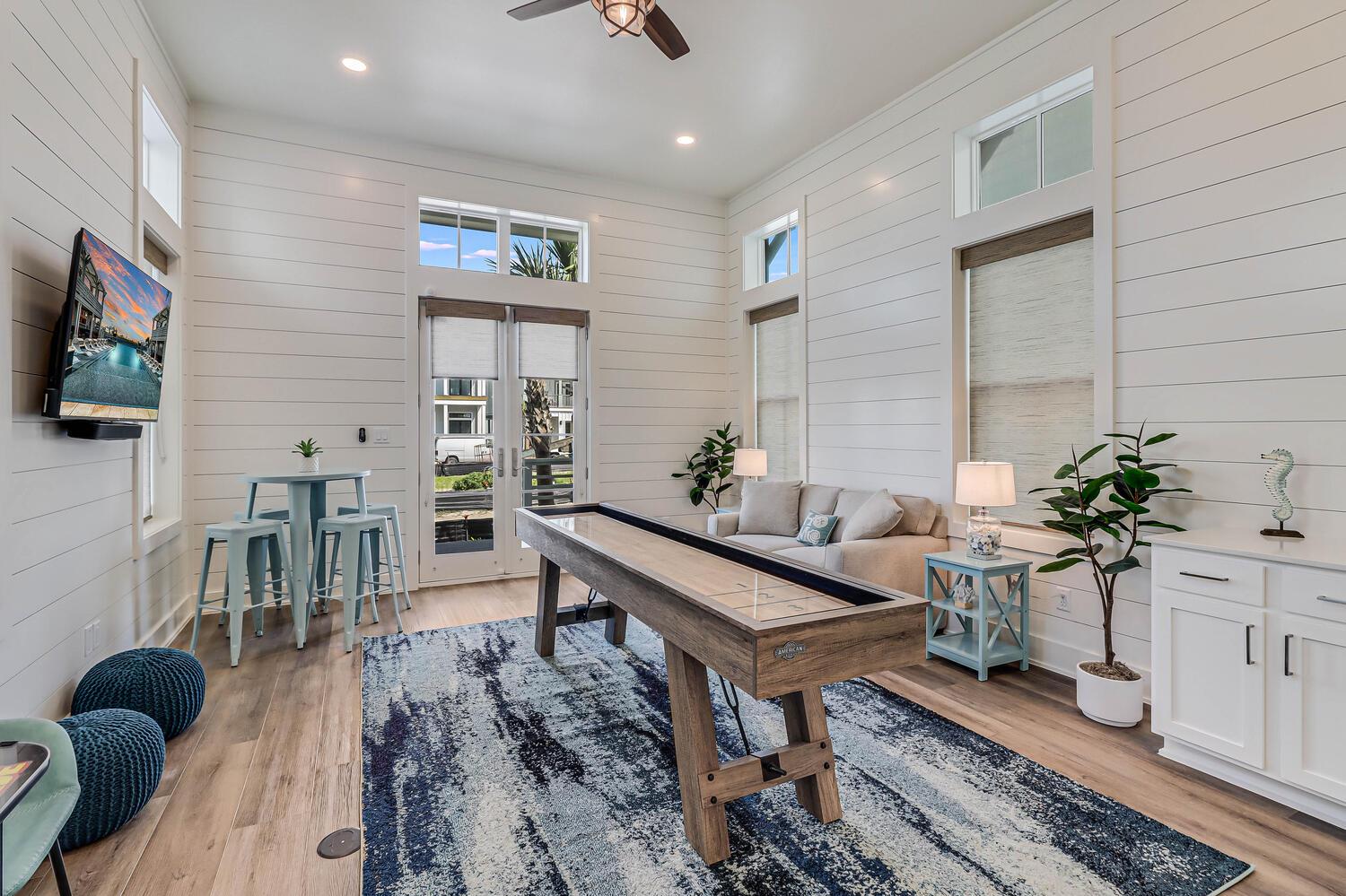 Game Room and Sitting Area, 1st Floor