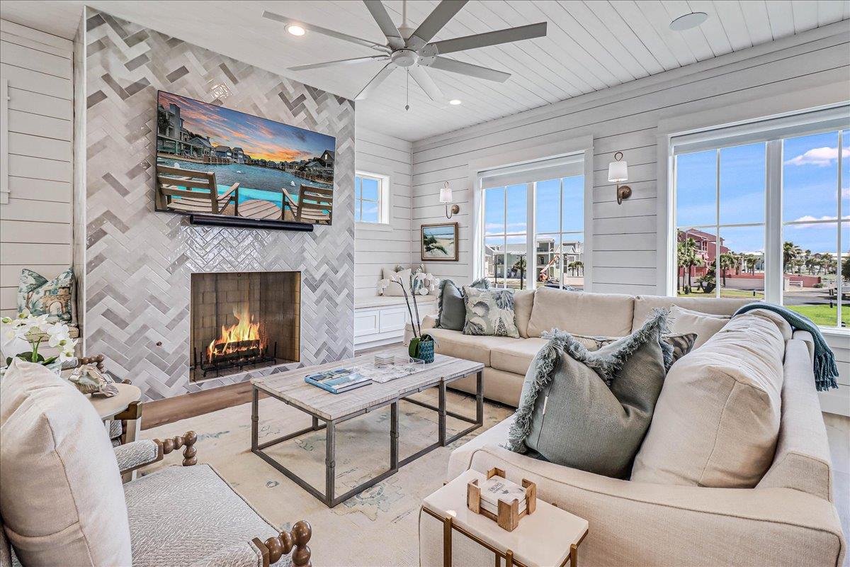 Main Living Area, 2nd Floor