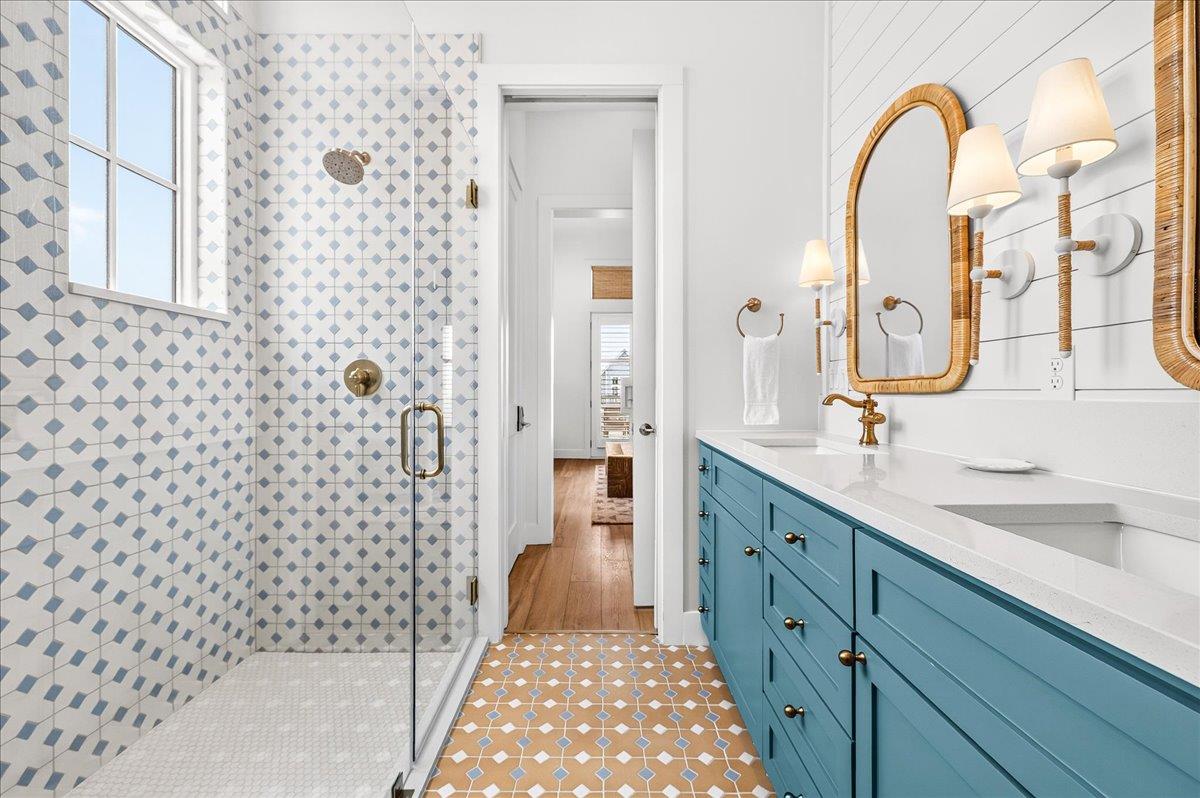 Primary King Bathroom, 2nd Floor