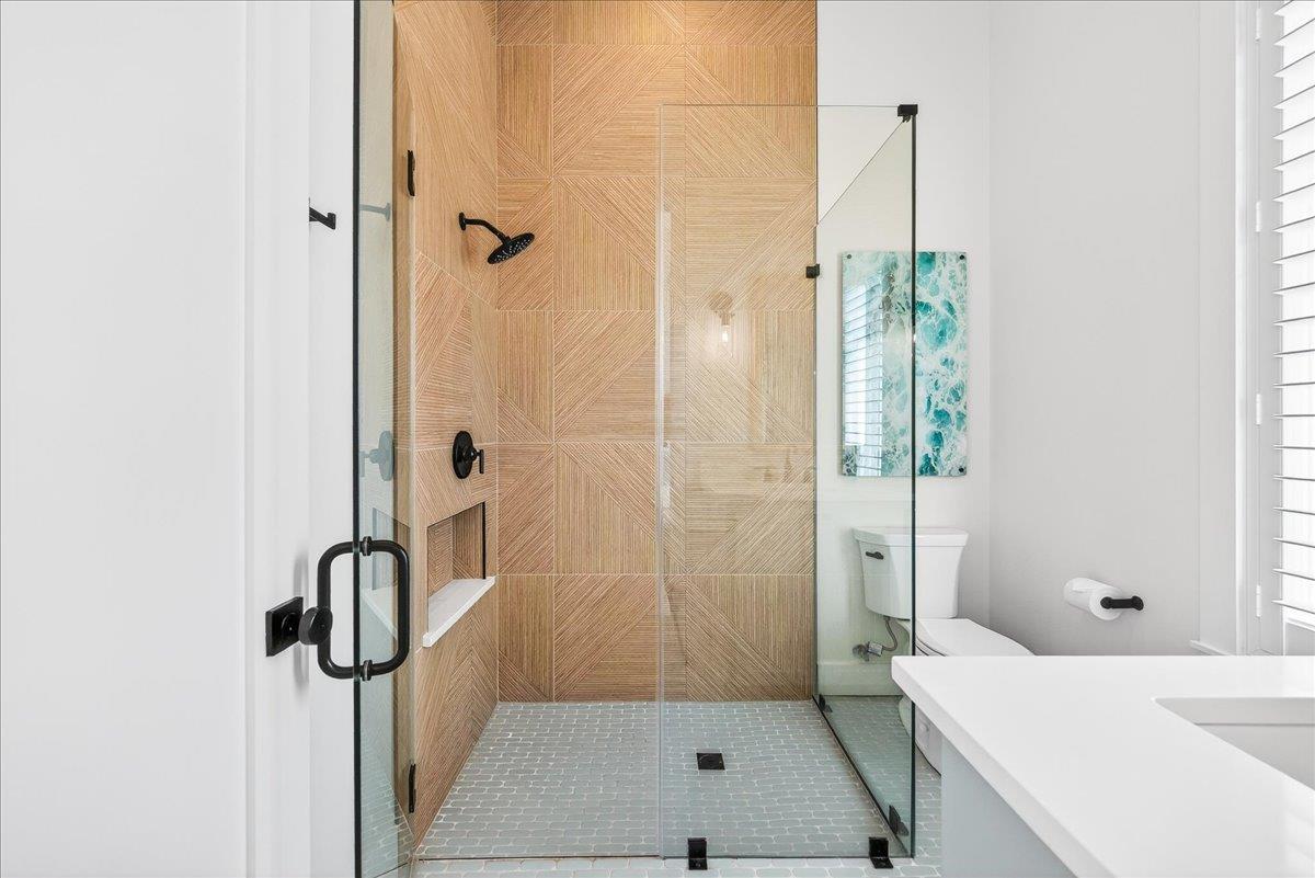 2nd Floor King Ensuite