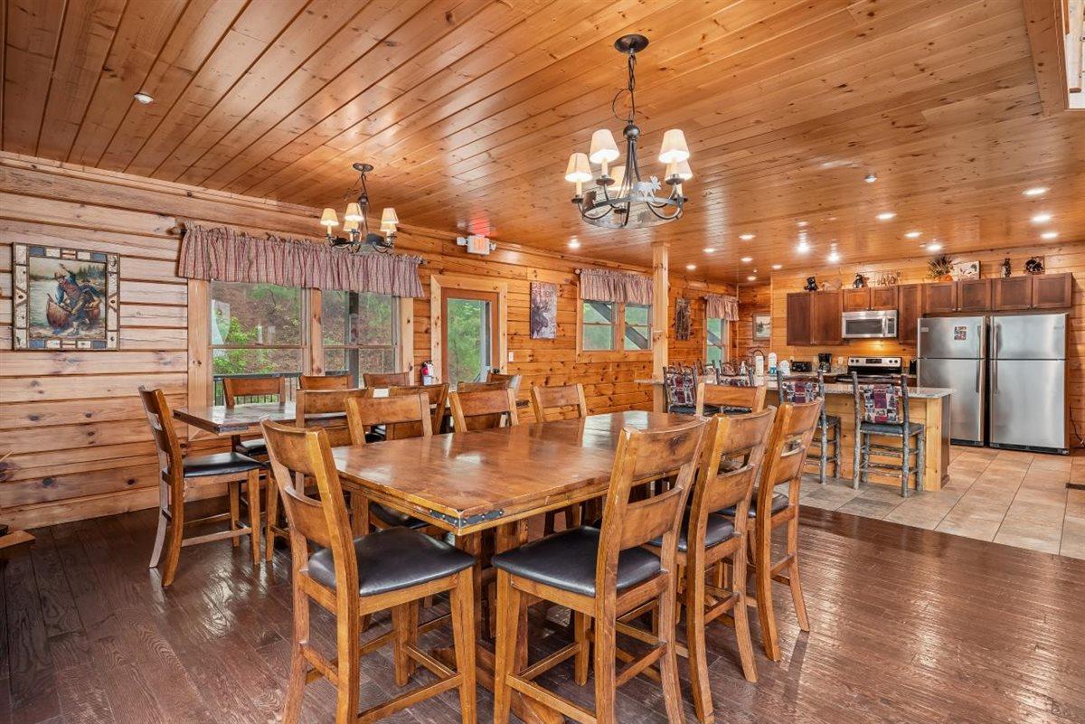 028Dining Room