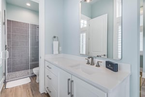 Second King Bathroom, 2nd Floor