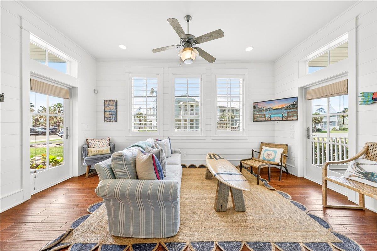 1st Floor, Living Room