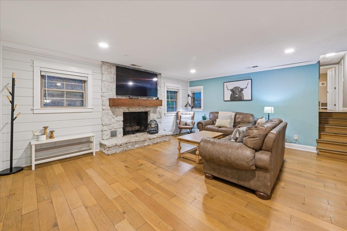 32Living Room