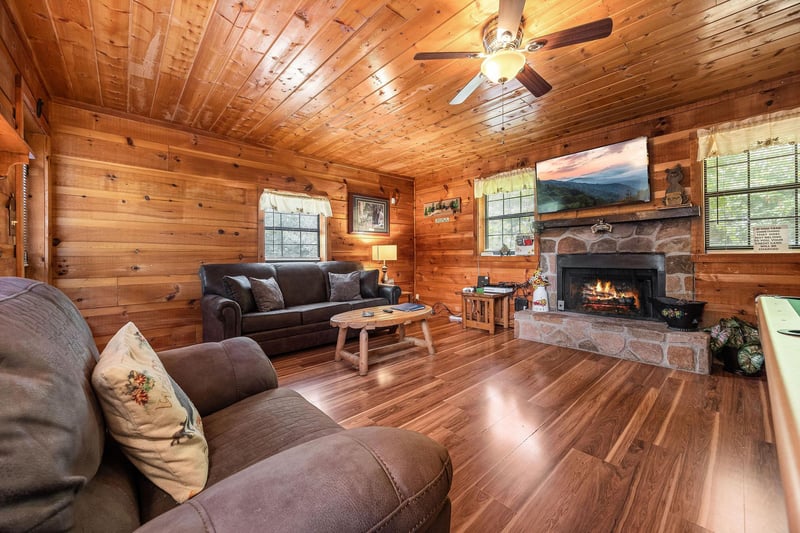 Living room with fireplace and TV at Beary Good Time, a 1bedroom cabin rental located in Pigeon Forge