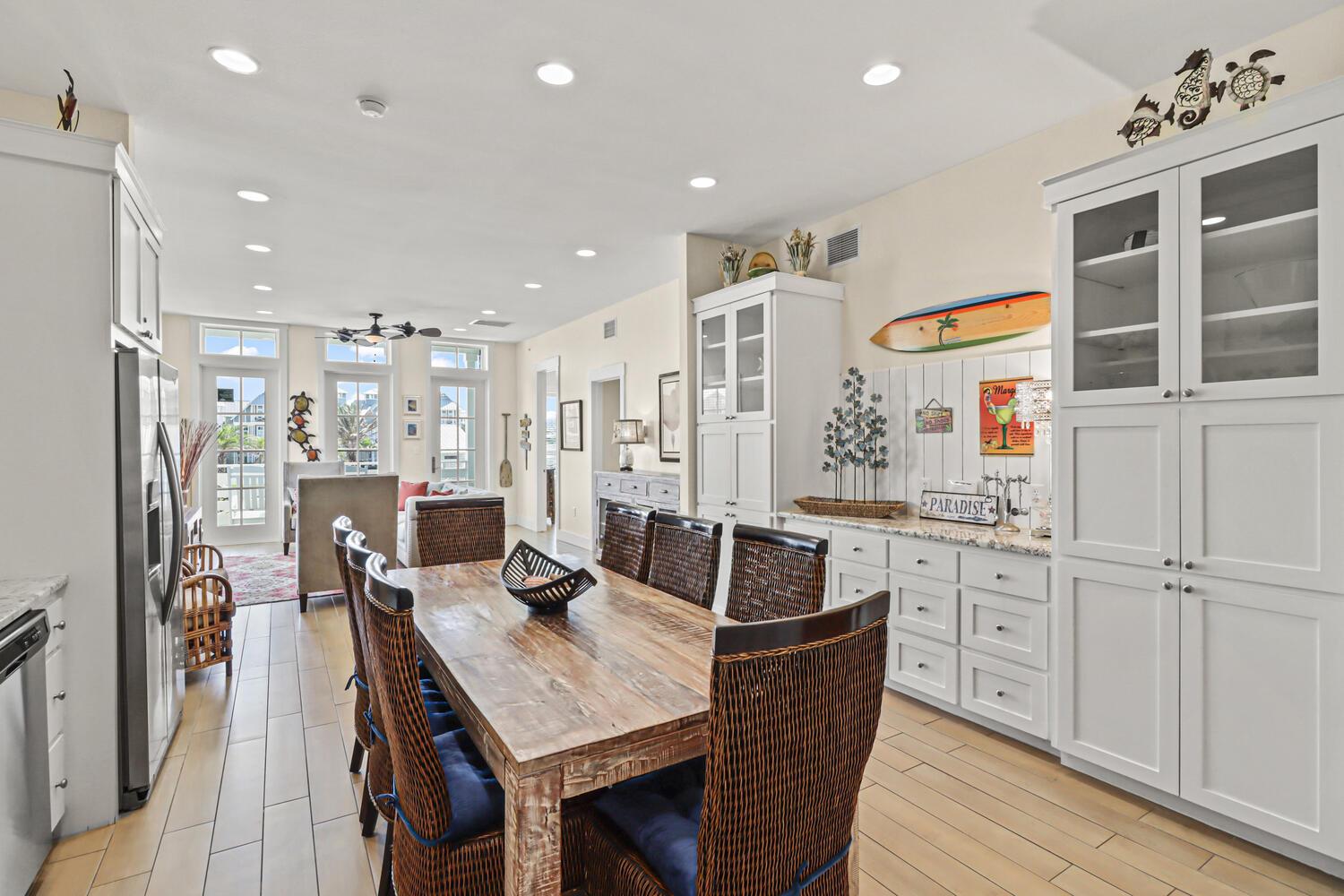 Dining Area and Side Bar