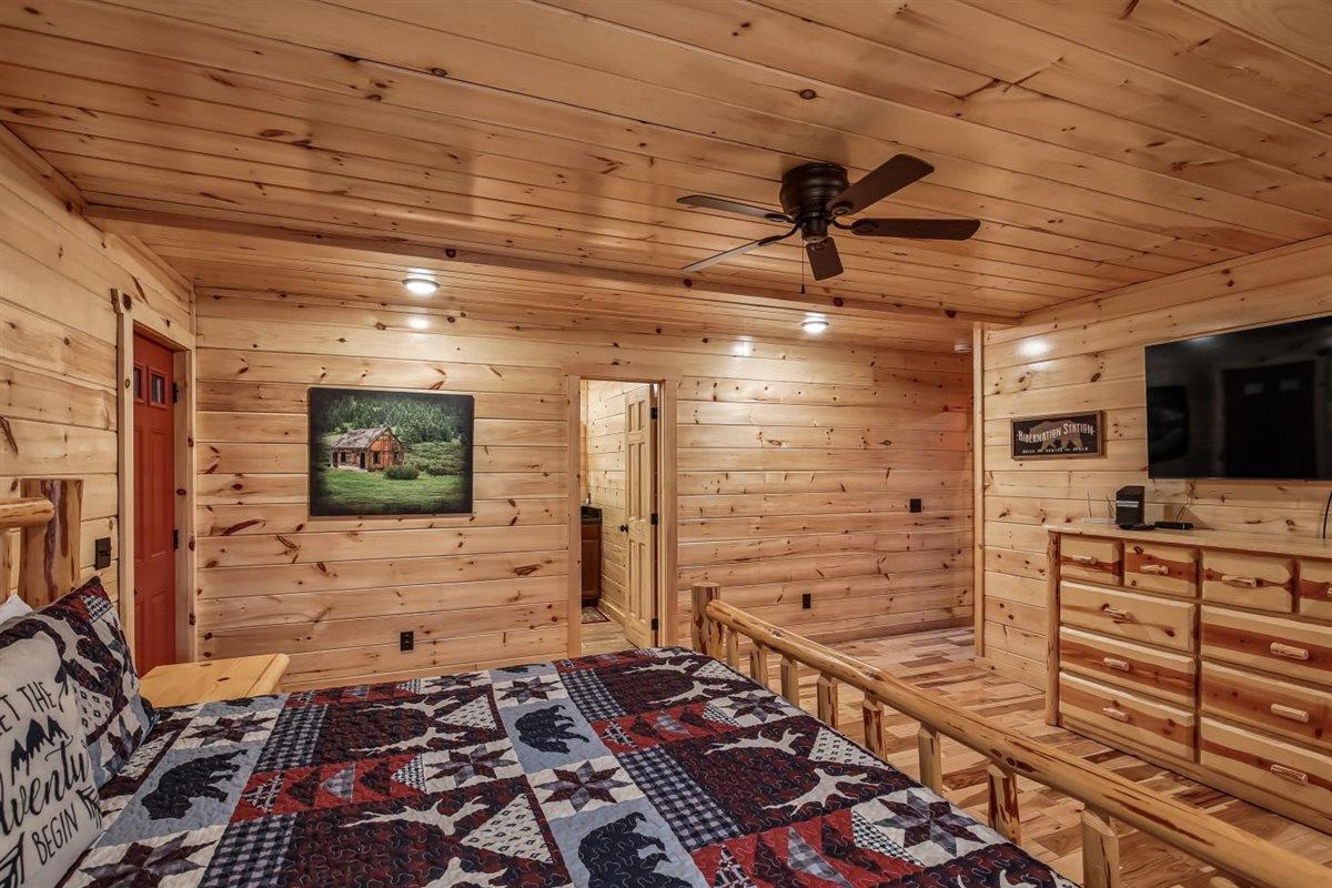 23Primary Bedroom