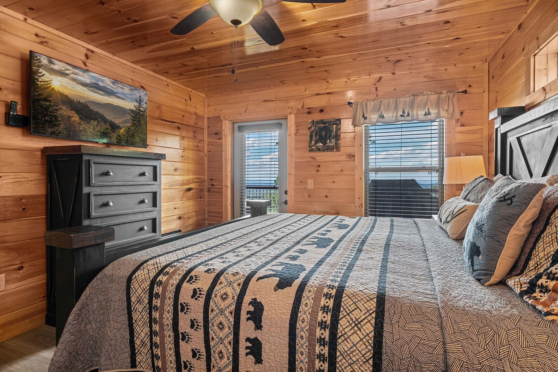 TV, views and shared balcony access