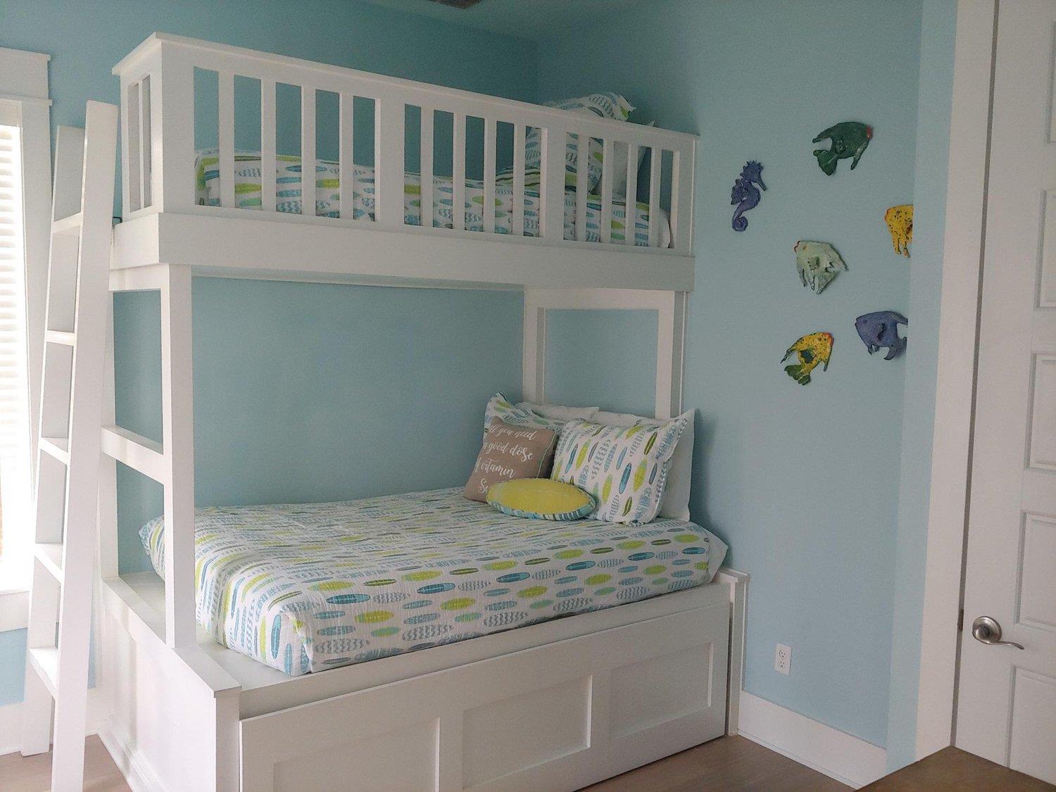 2nd Floor TwinQueen Bunk Room