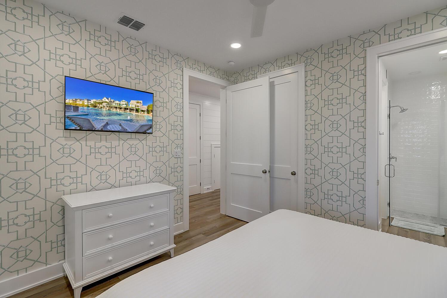 1st Floor Rear King Suite