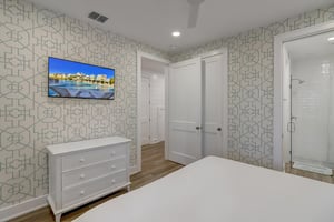 1st Floor Rear King Suite