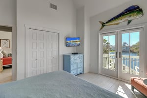 King Bedroom, 2nd Floor