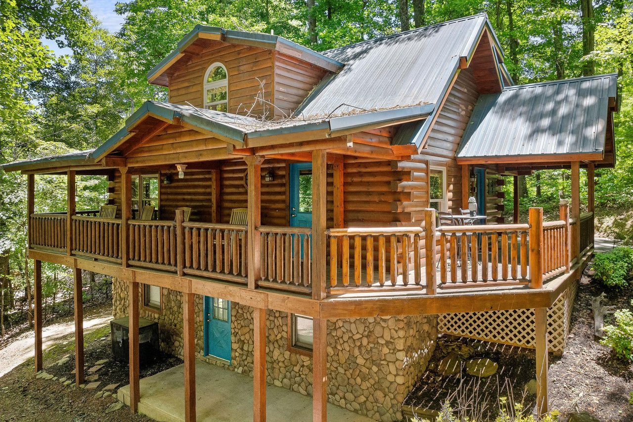 Front side view of Lazy Mountain Retreat