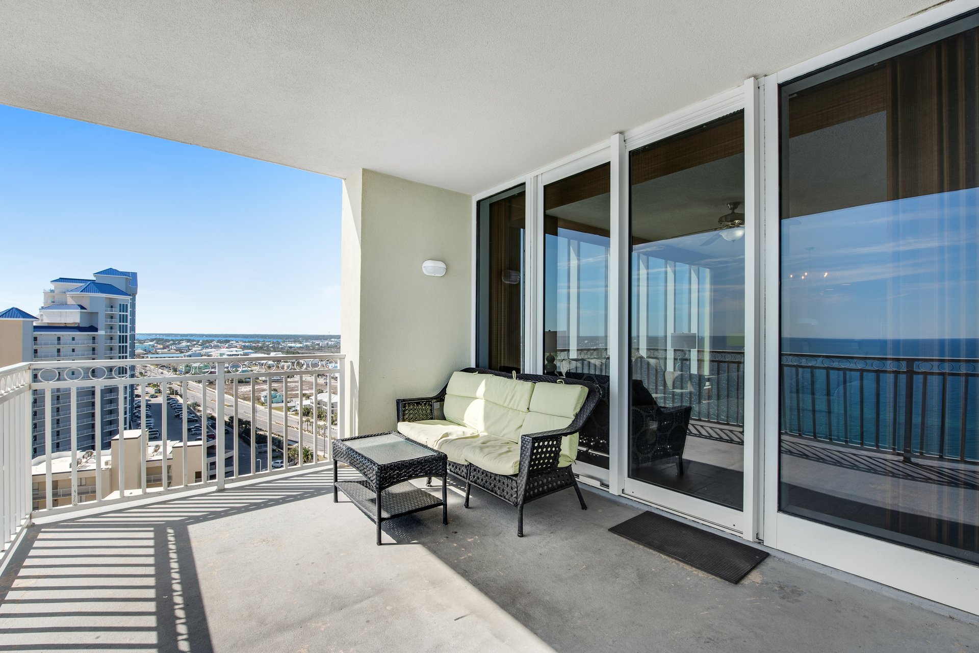 The Colonnades 1503 17