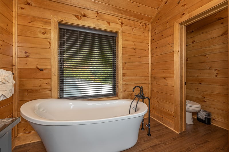 Soaker tub