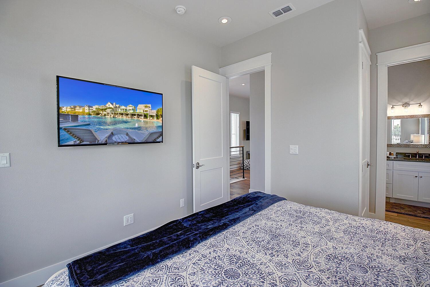2nd Floor, Second King Bedroom