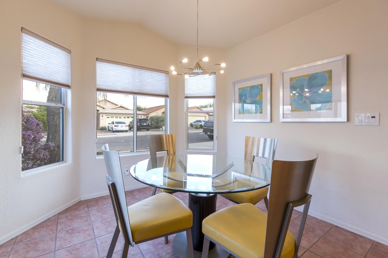 Breakfast nook, perfect for morning coffee