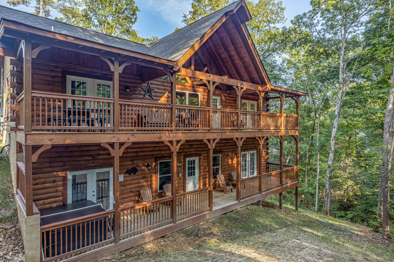 Back of Gar Bears Hideaway cabin