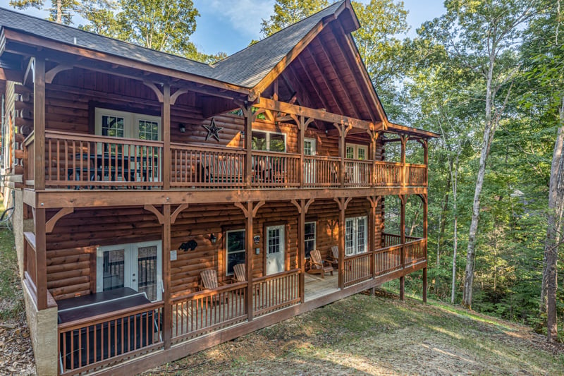 Back of Gar Bears Hideaway cabin