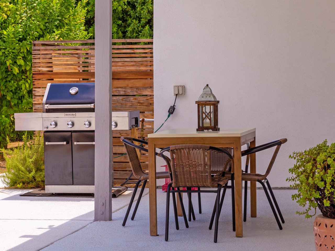 Al fresco dining