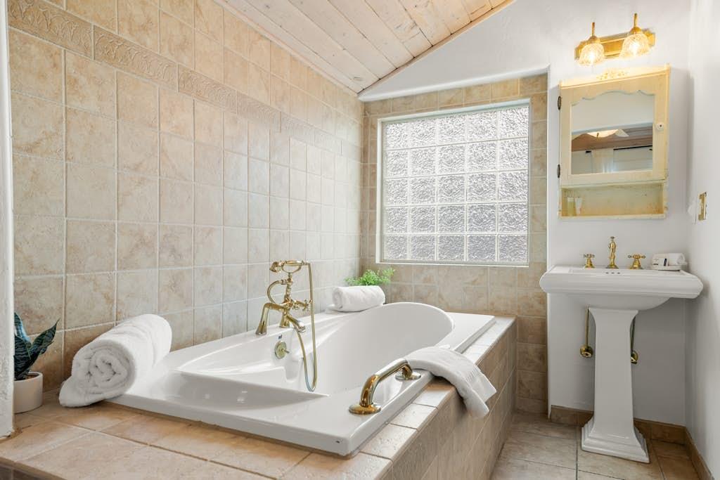 Width1280