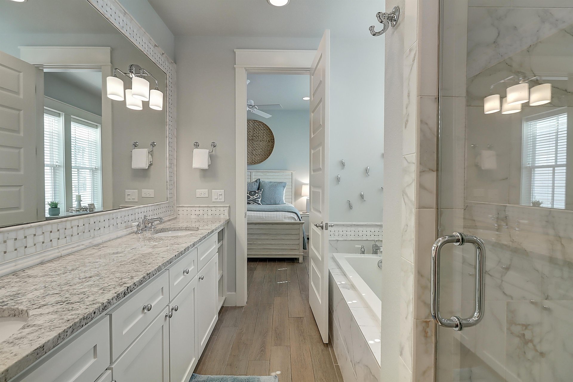 Primary Bathroom, 1st Floor