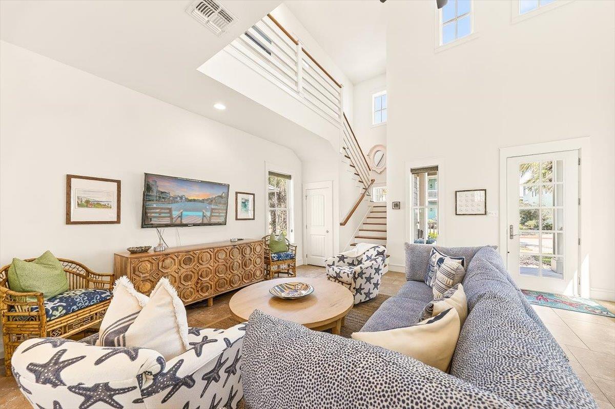 1st Floor, Living Room