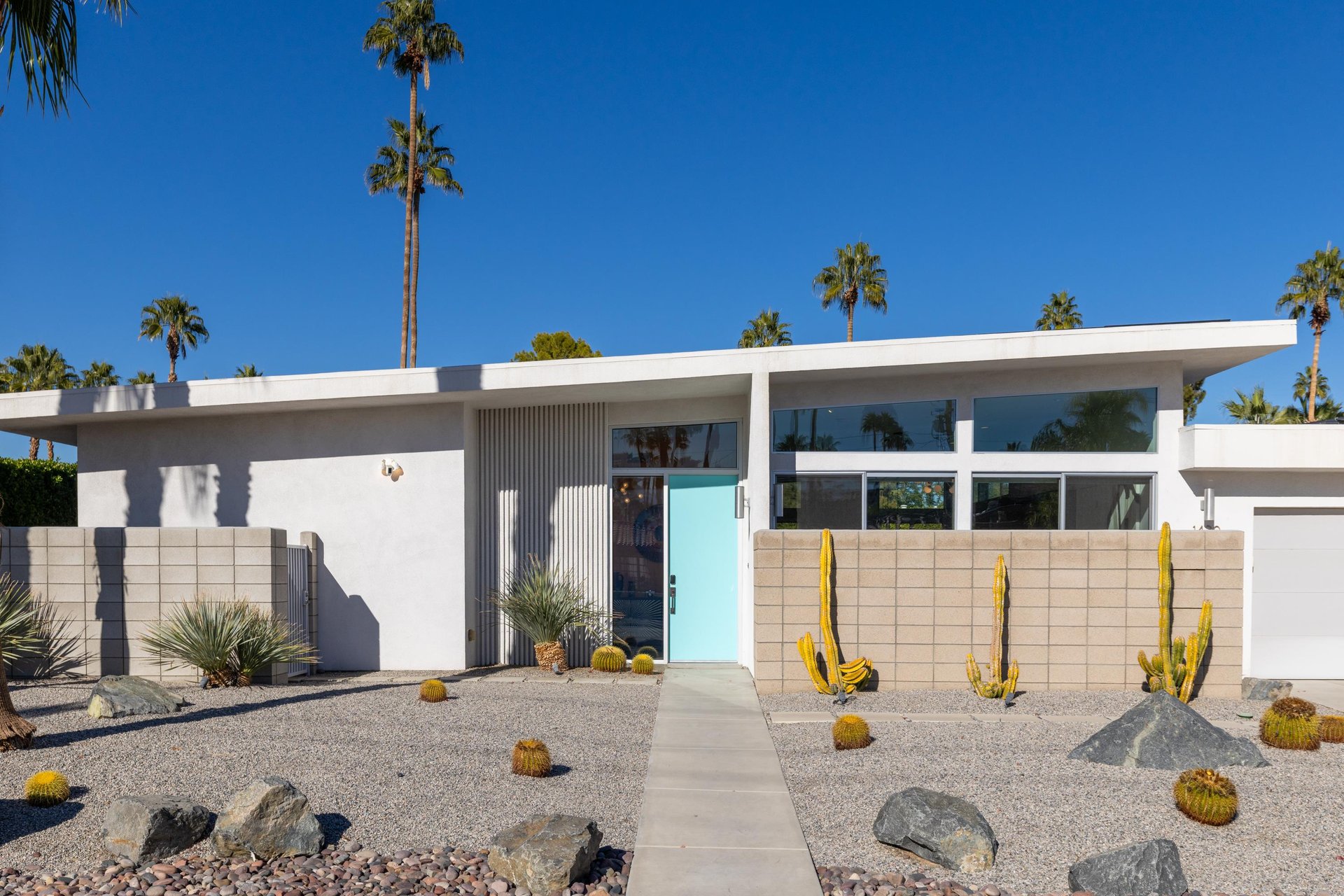 Welcome to Modern Desert Oasis