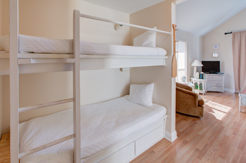 Nantucket Rainbow Cottages 15A 6