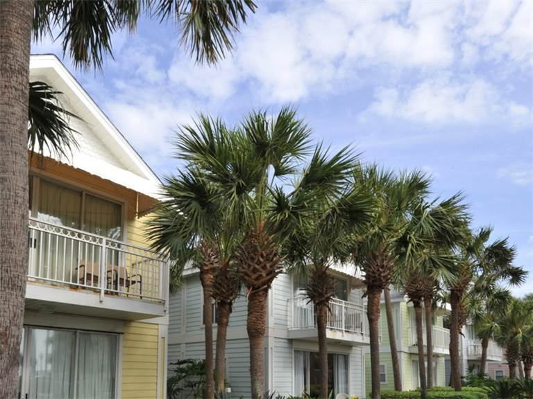 Nantucket Rainbow Cottages 15A 10