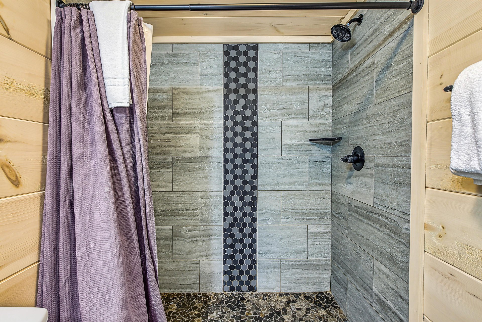 Upstairs Full bathroom 4