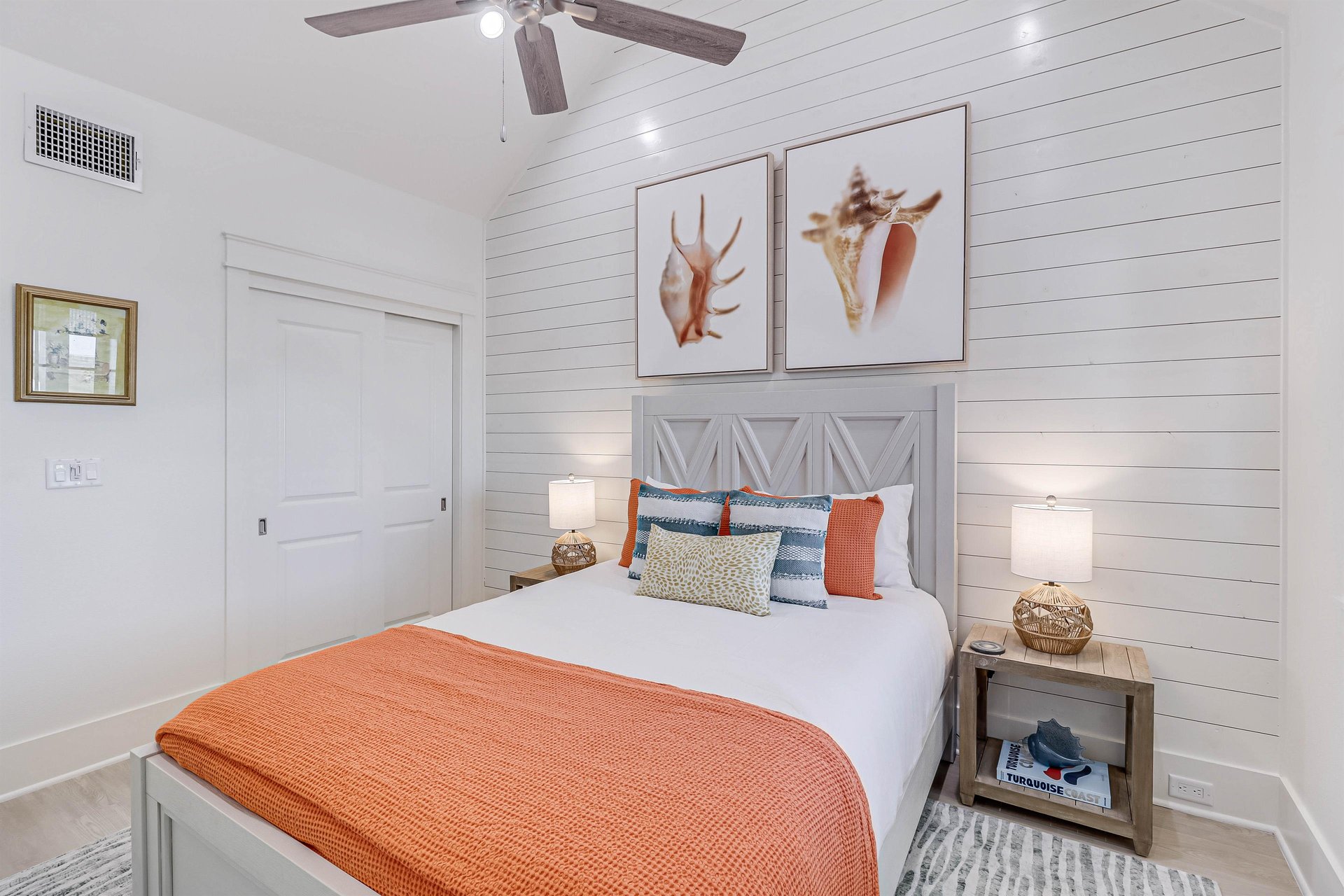 Queen Bedroom, 2nd Floor