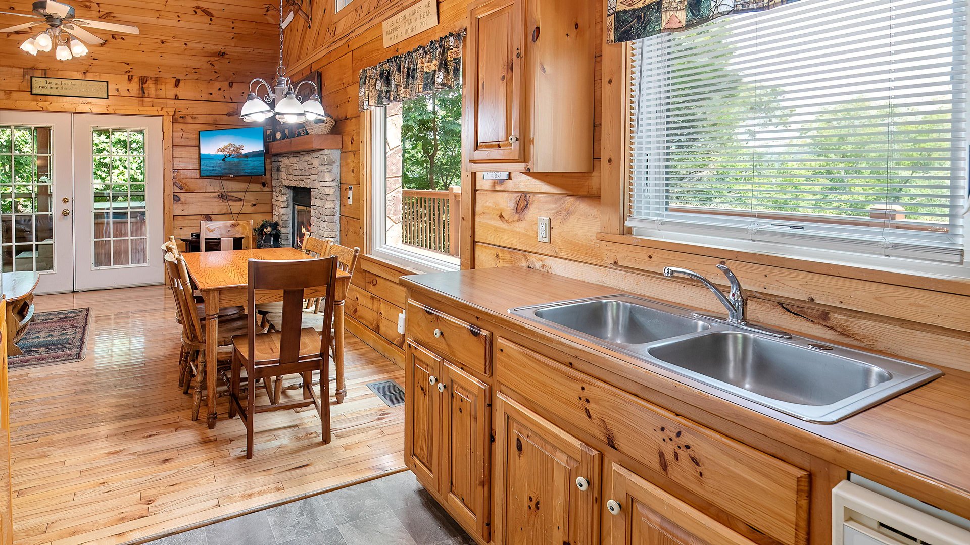 at hooked on bears a 2 bedroom cabin rental located in pigeon forge