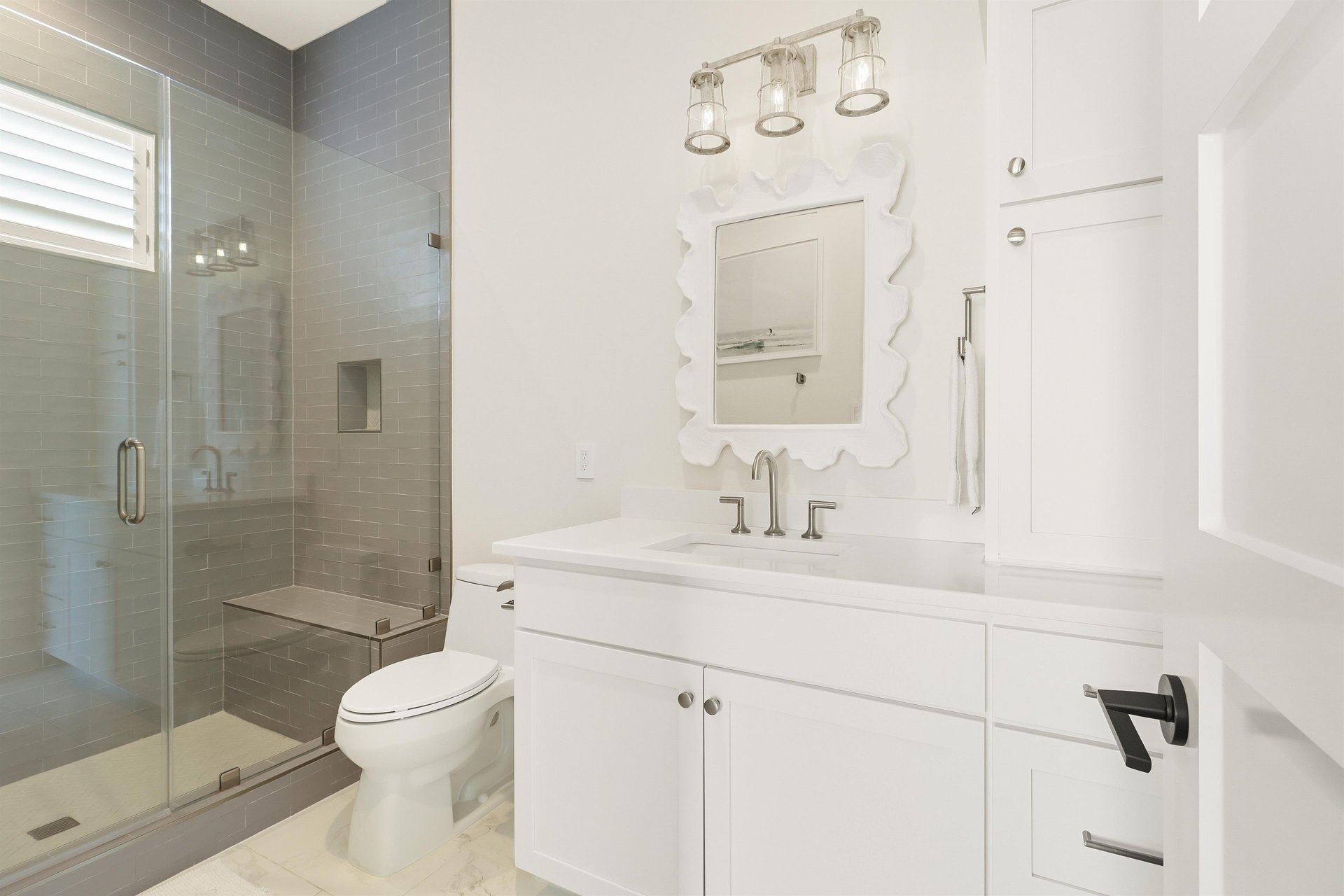 2nd Floor, Shared Bathroom