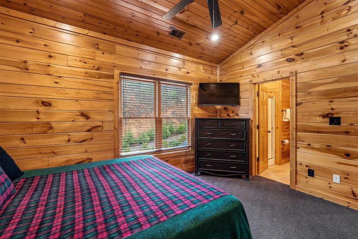 41Upstairs Bedroom 3