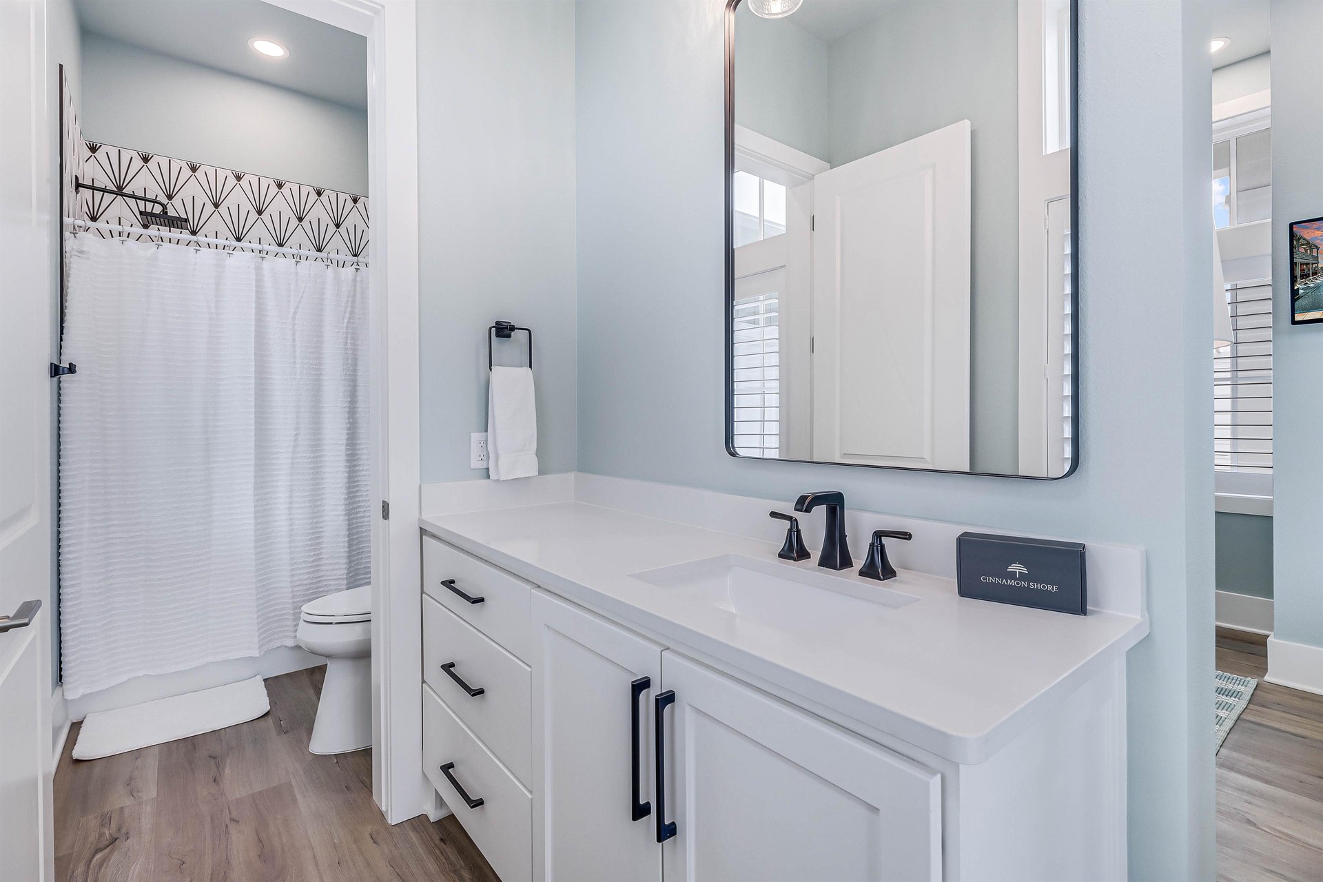 Sleeper Sofa Bathroom, 1st Floor