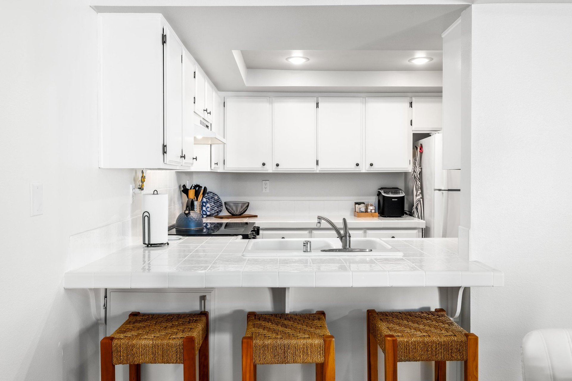Breakfast bar for 3