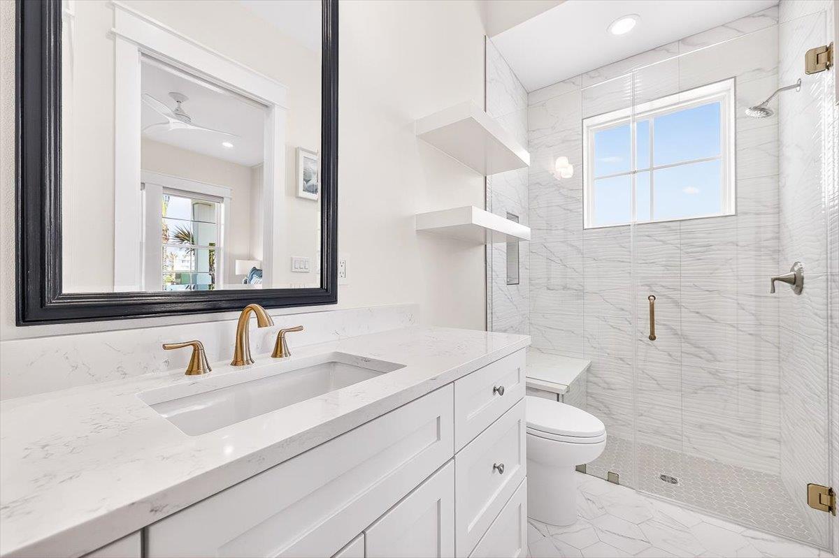 1st Floor, Second King Bathroom
