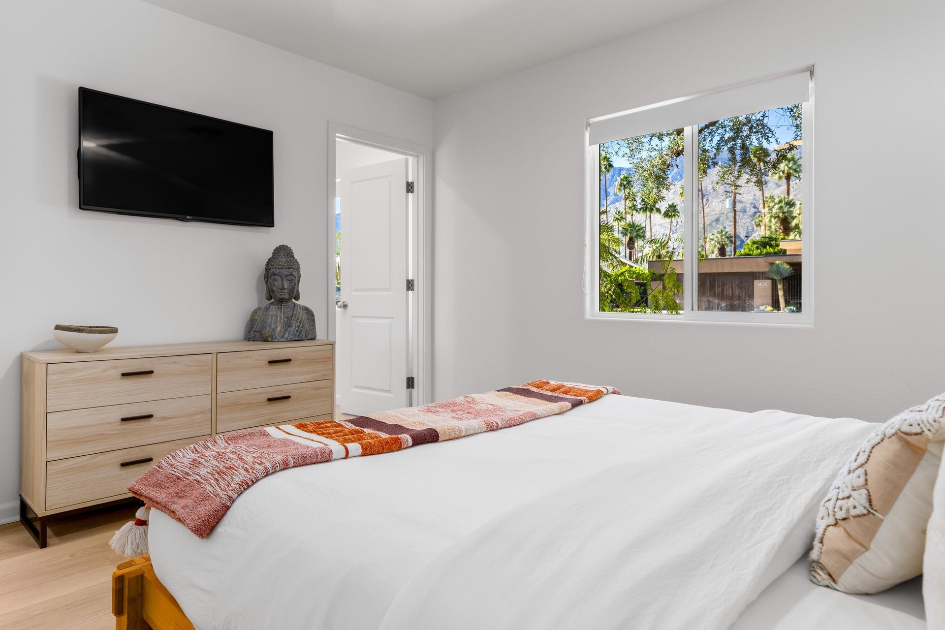 Guest bedroom