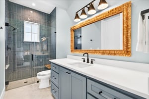 1st Floor King Ensuite