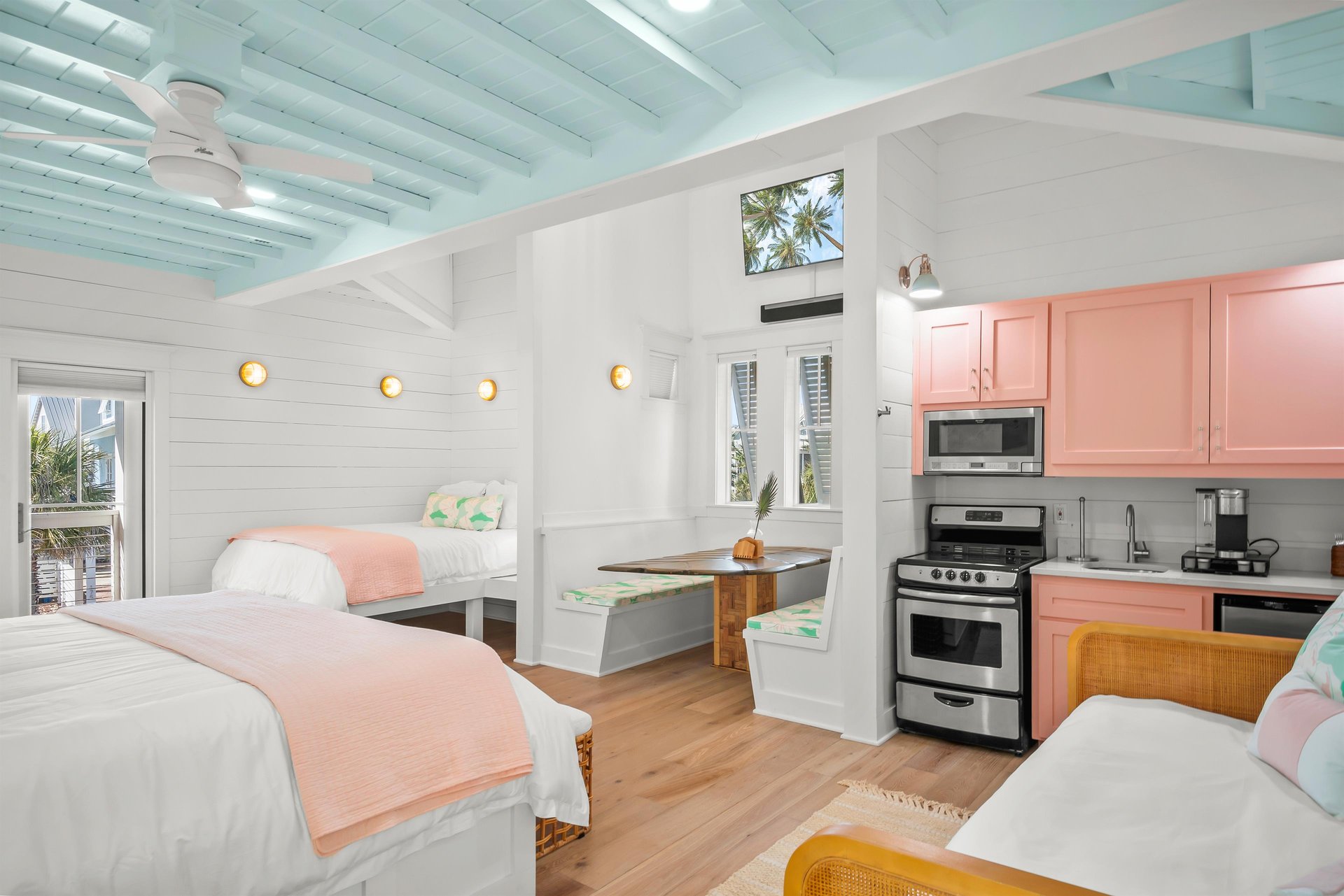 Detached Suite featuring King, Queen  Twin Bed, 2nd Floor