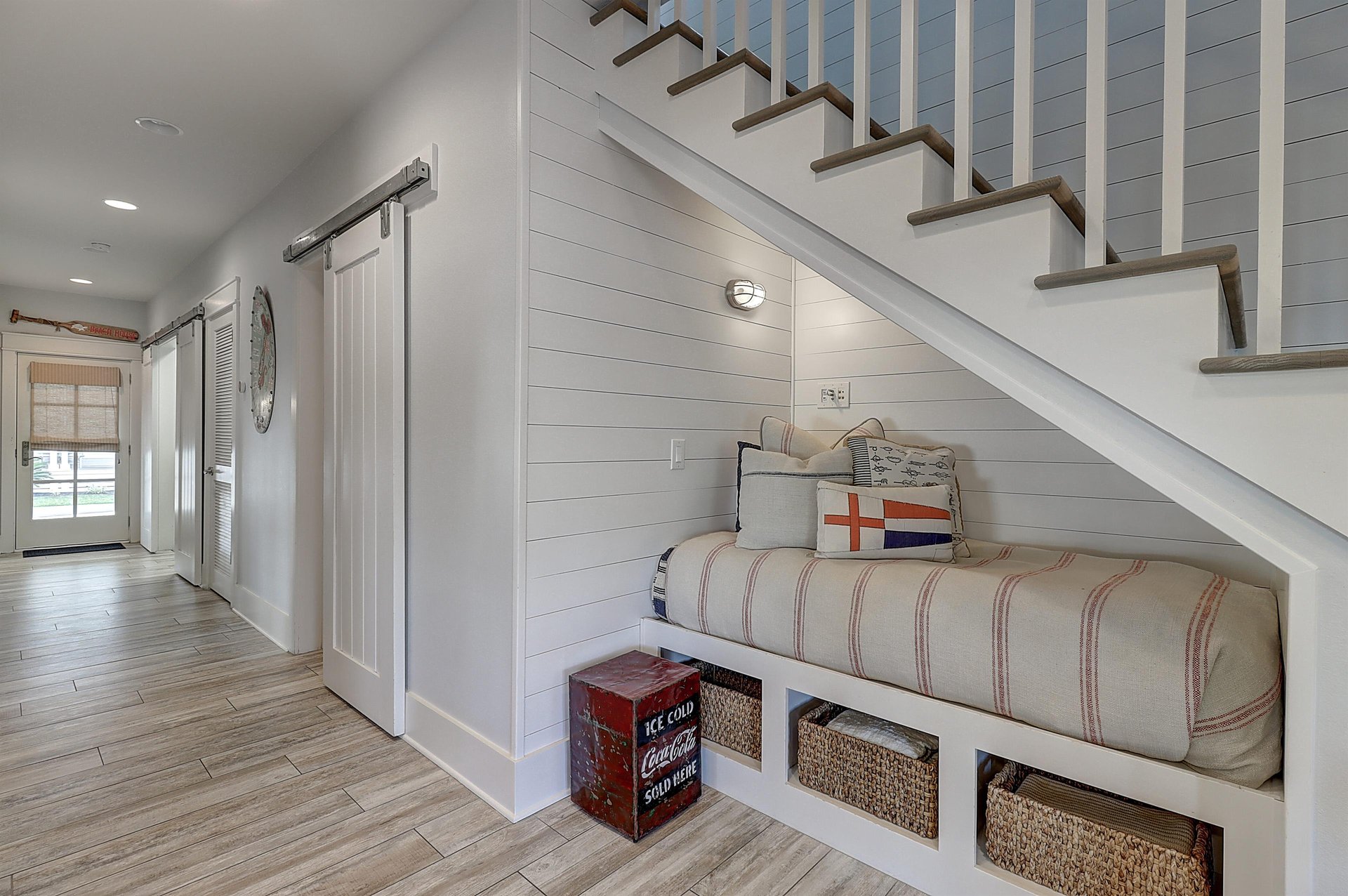 Twin Nook in Hallway, 1st Floor