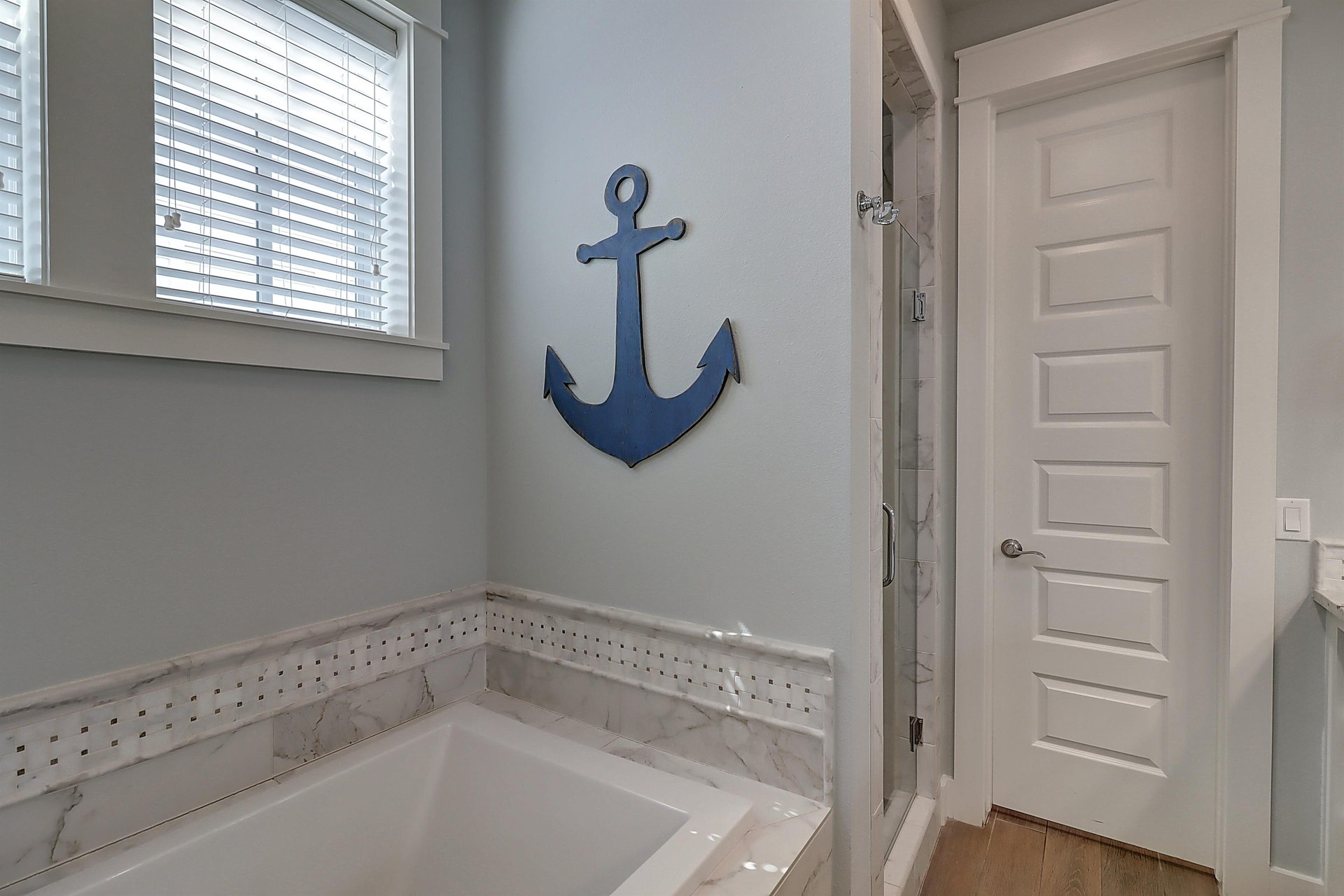 Primary Bathroom, 1st Floor