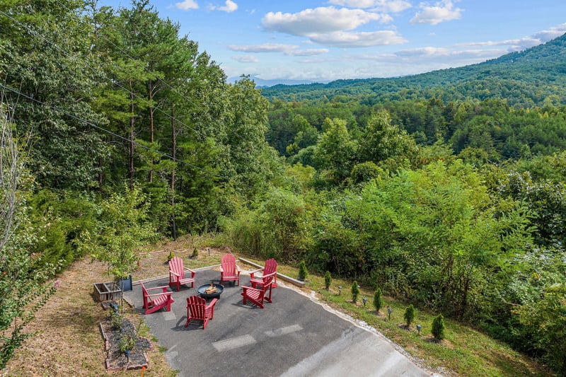 Firepit area with chairs