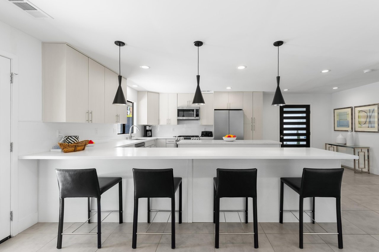 Bartop seating for 4 guests.