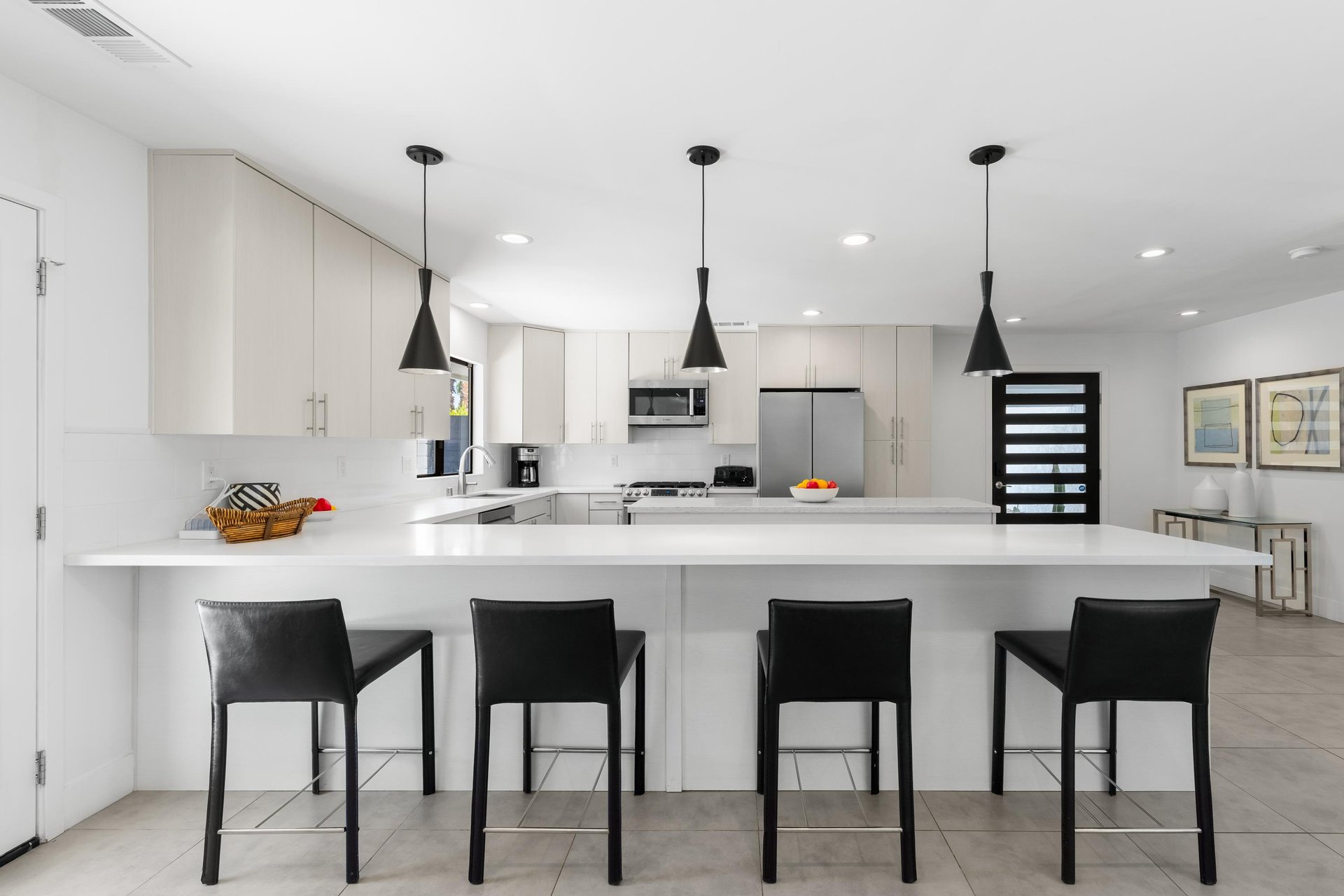 Bartop seating for 4 guests.