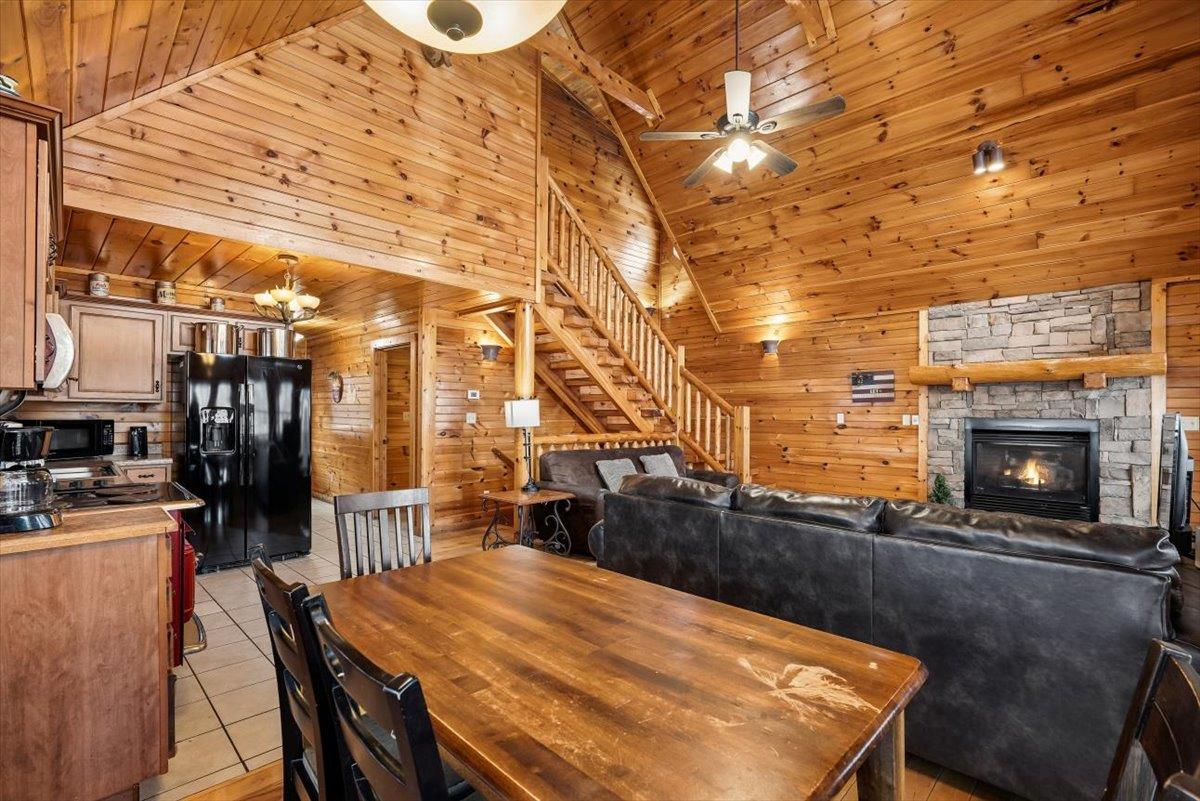 19Dining Area